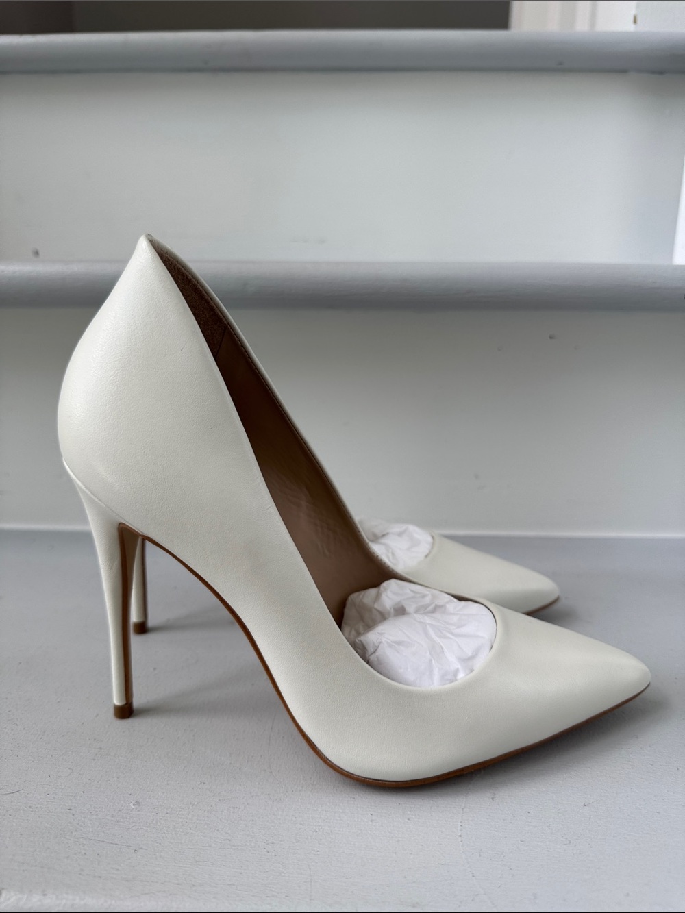 Women’s Pointed Toe Stiletto Pumps - White